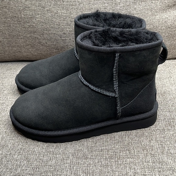 UGG Classic Mini II Genuine Shearling Lined Boot, BLACK SIZE 6 US   0398 - Picture 6 of 12